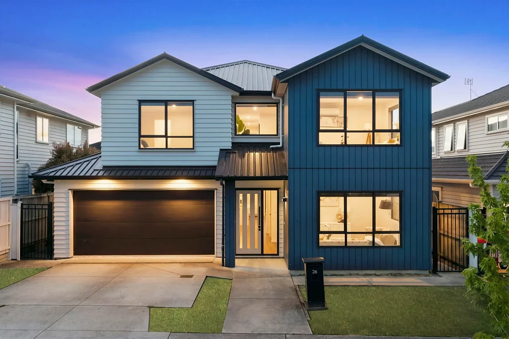 Flat Bush 6 Bedroom Prime Location, Two Kitchens & Flexible Living