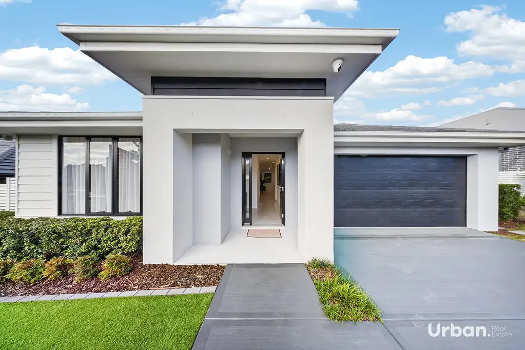 Chisholm 4 Slaapkamer Upgraded Display Home Living with Secure Short-term High-Yield Return