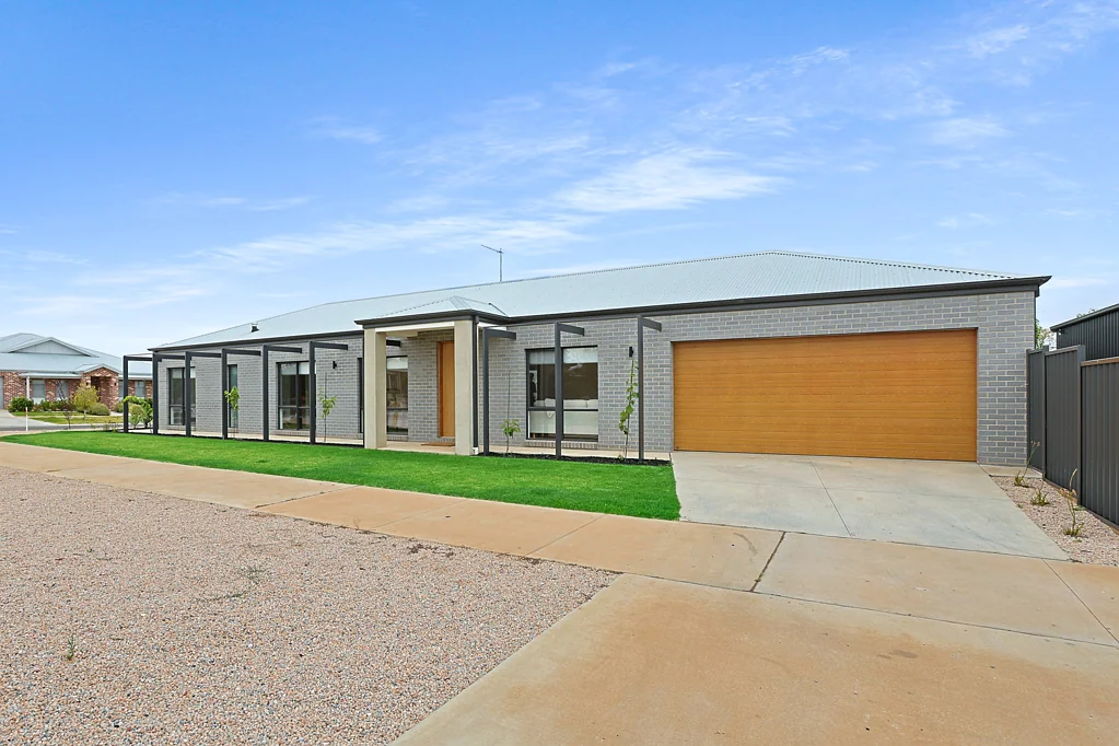 33 Calotis Street, Red Cliffs, VIC 3496