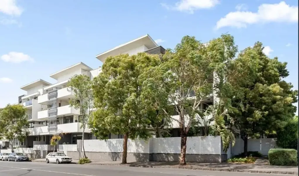 Brunswick 1 Bedroom North Facing. Courtyard. Prime Location - What a Combo!