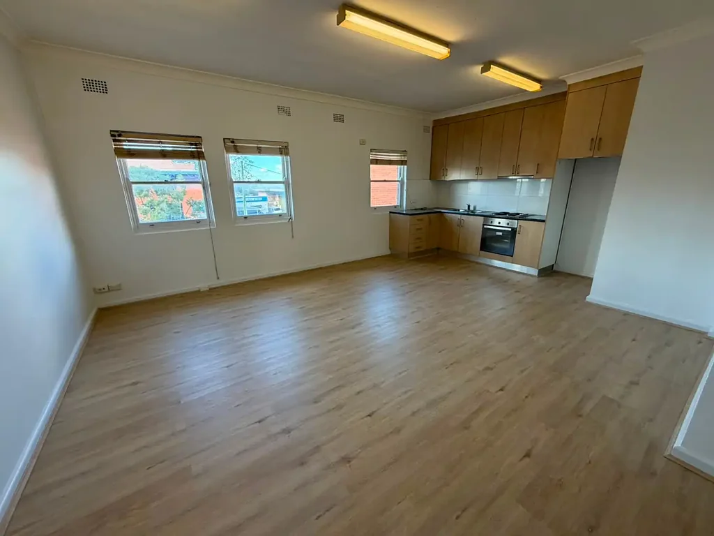 Large 3 bedder- freshly painted