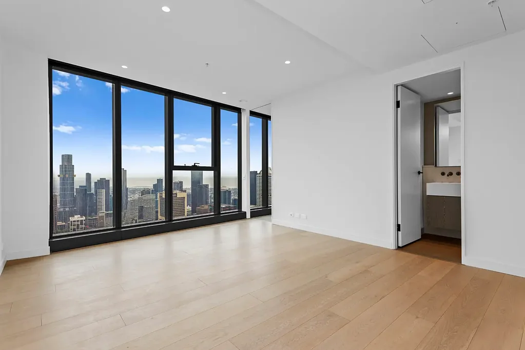 LUXURY TWO-BEDROOM APARTMENT WITH SPECTACULAR VIEWS - QUEENS PLACE, LEVEL 62