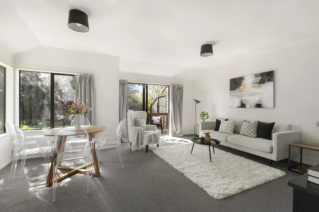 Johnsonville 2 Bedroom LIGHT -  BRIGHT - PRIVATE!