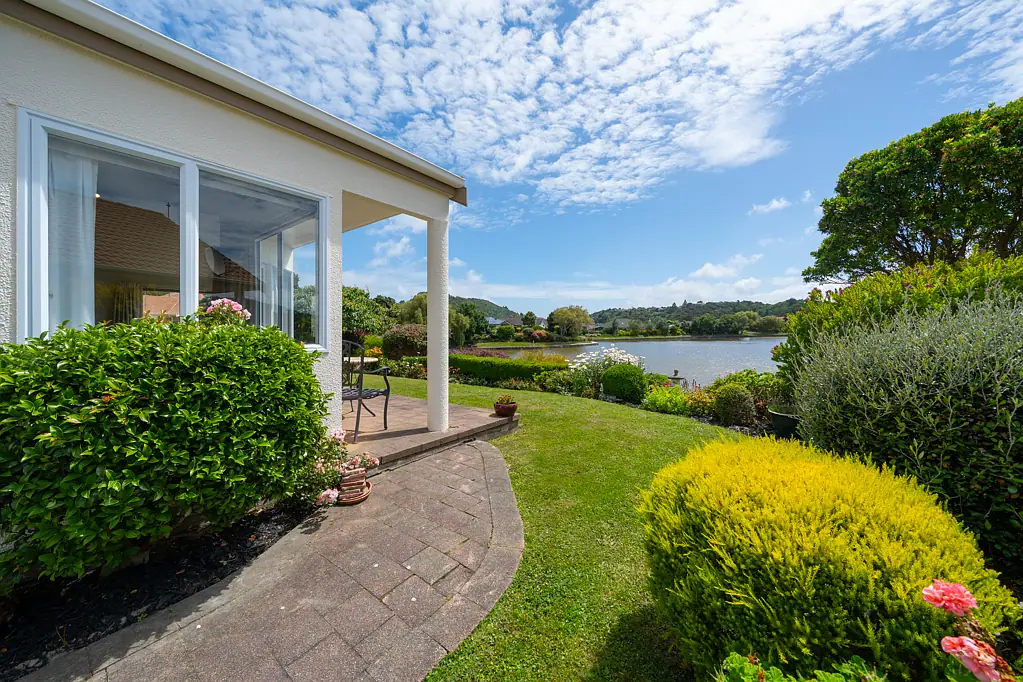 4 Lakeside Villas, Whitby, Porirua, Wellington