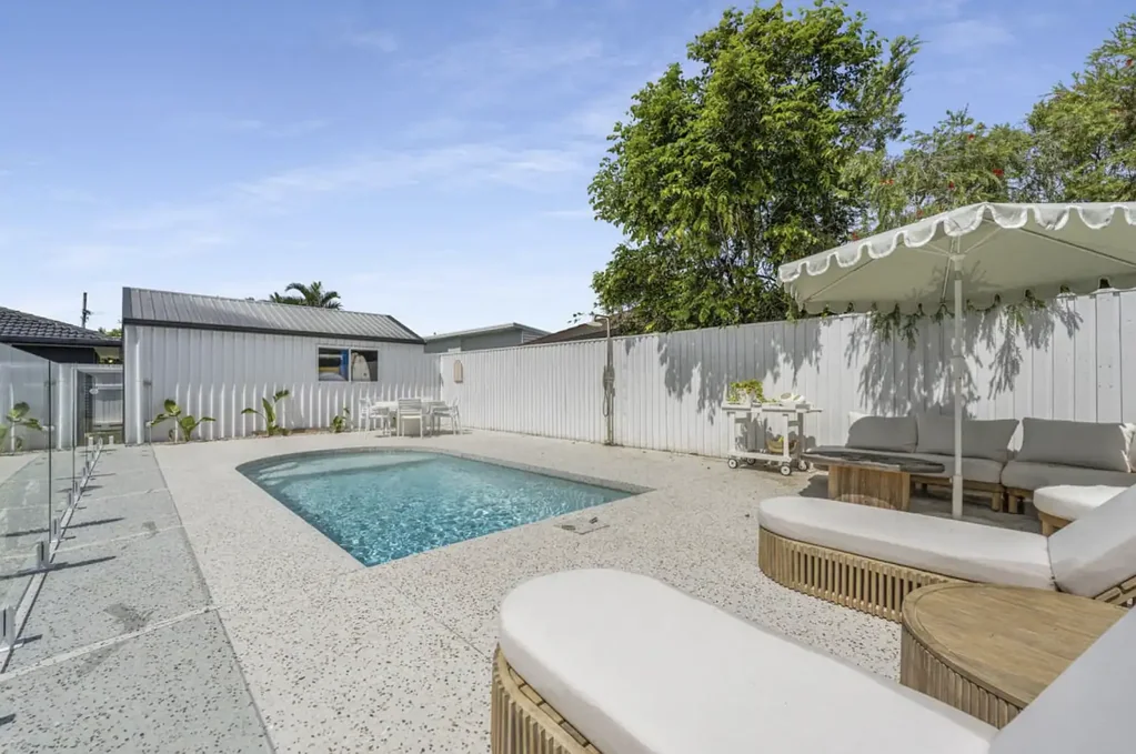 Wurtulla 4غرفة نوم PALM SPRINGS INSPIRED COASTAL RETREAT