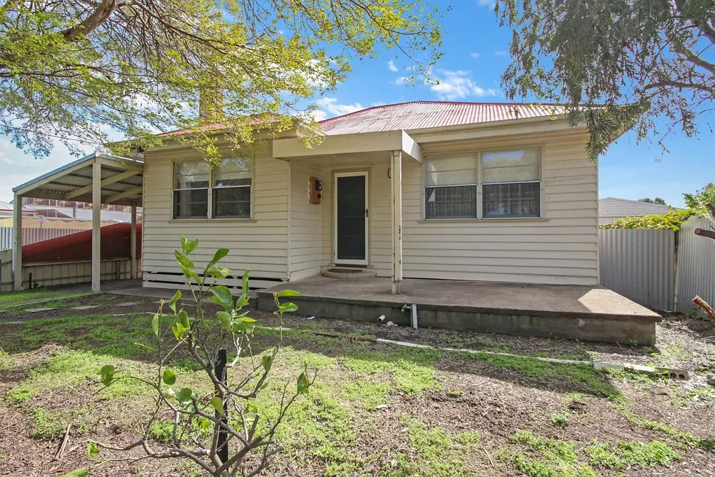 Horsham 3房  Charming Weatherboard Home – Perfect for Investors & First Home Buyers!