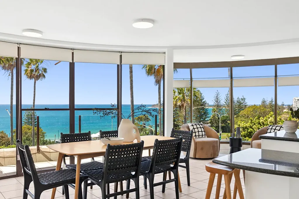 Alexandra Headland 3બેડરૂમ Exclusive Beachfront Apartment with Panoramic Ocean Views