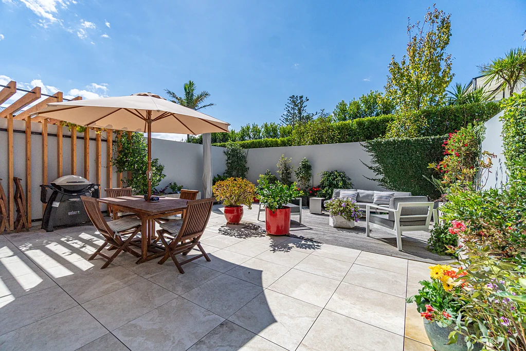 Mission Bay 2ห้องนอน BEAUTIFUL COURTYARD APT - Enq Over $1,785,000