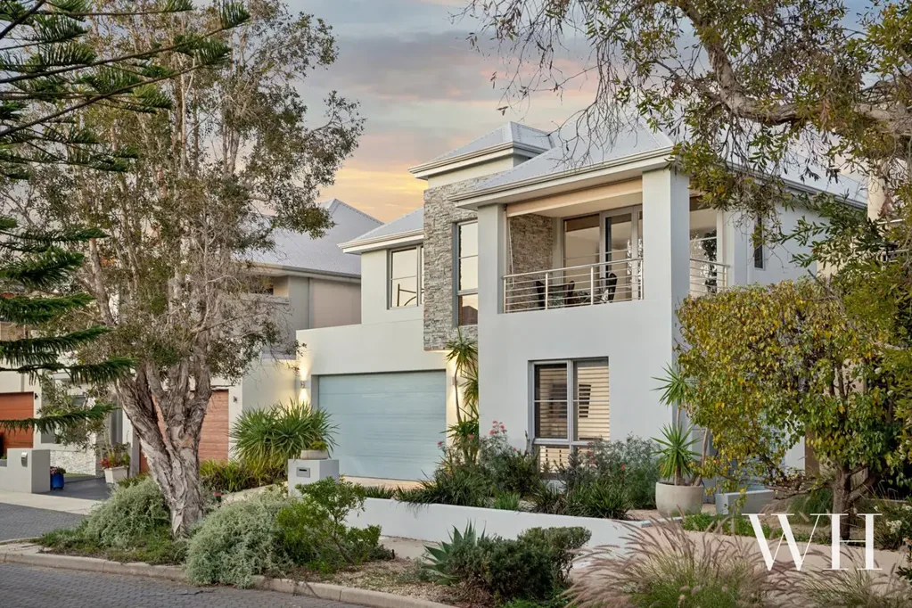 North Coogee 4房  Light-Filled Luxury in Idyllic Coastal Setting