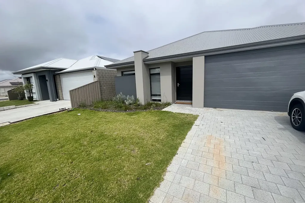 MODERN FAMILY HOME