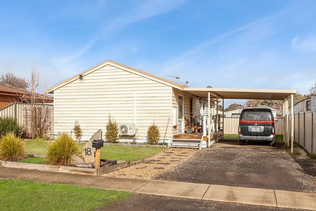 18 Donaldson  Drive, Broadford, VIC 3658