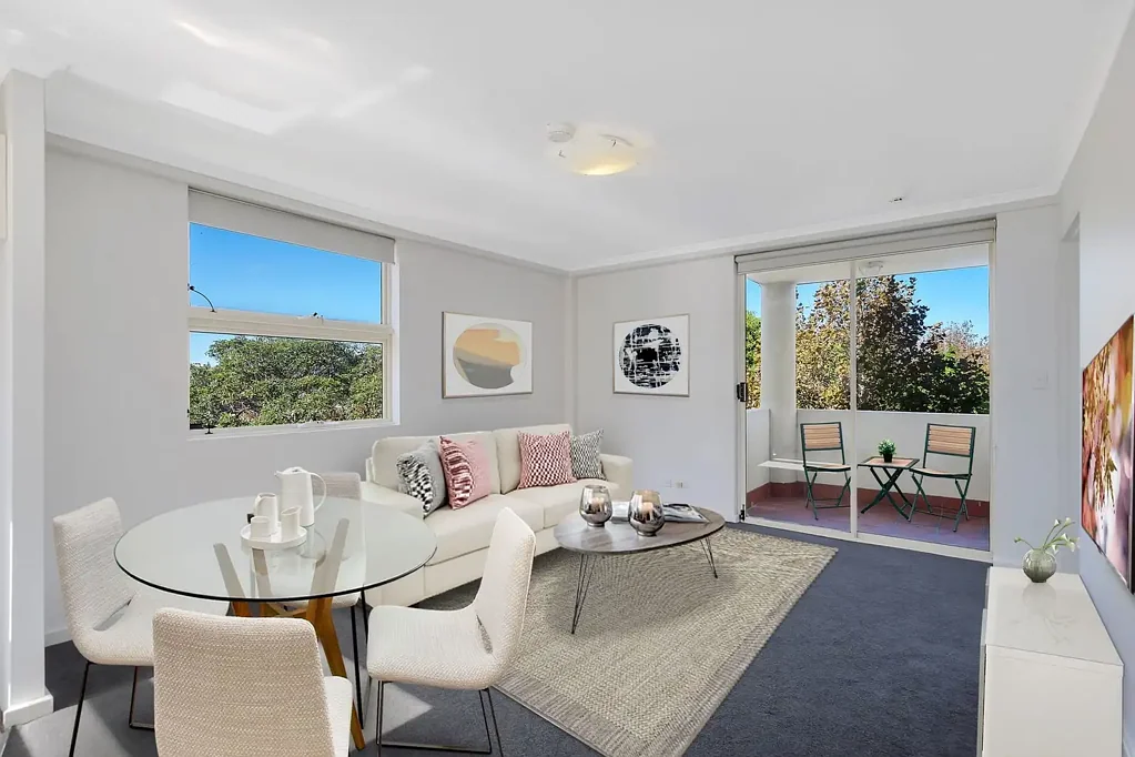 Light Filled Apartment In Premium Location
