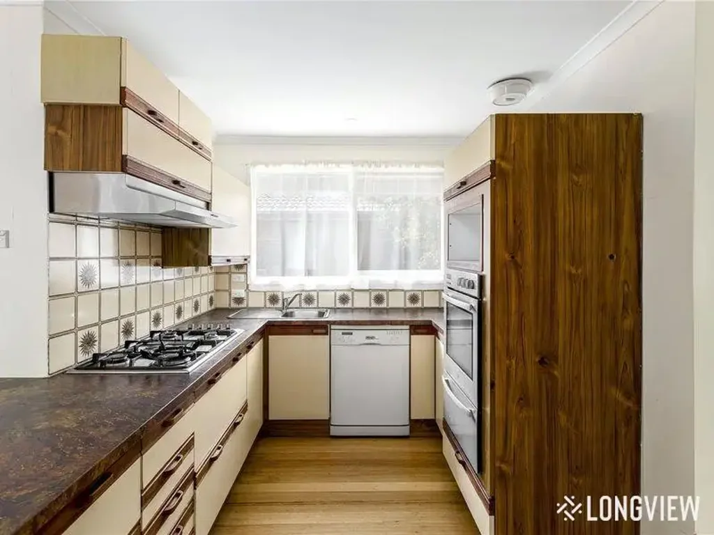 QUALITY, POSITION & STYLE IN QUIET, FAMILY LOCATION