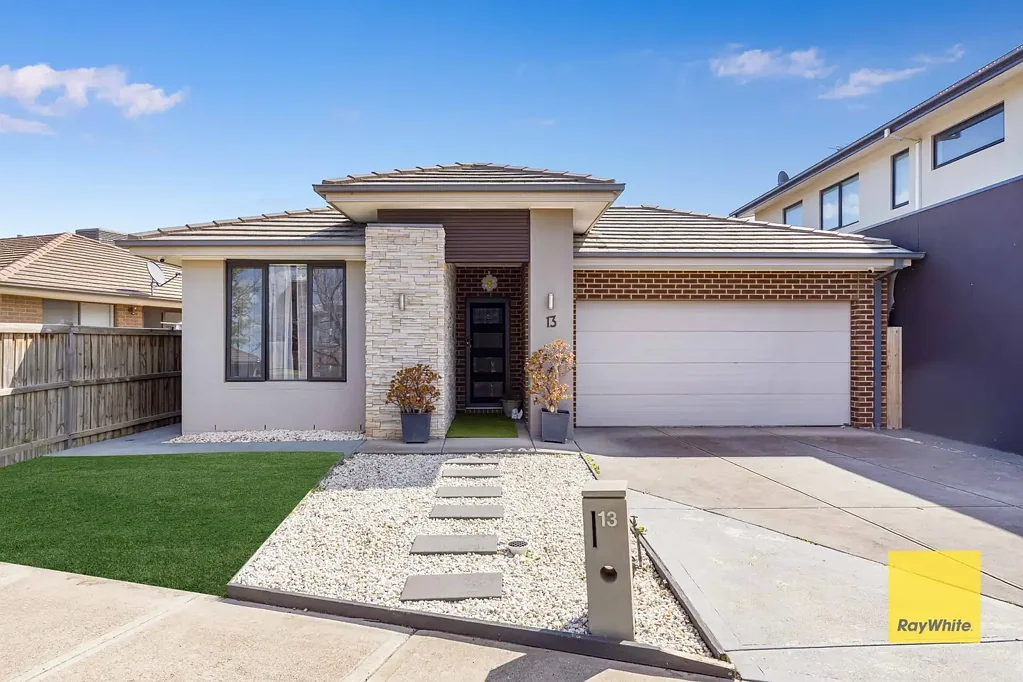 Exceptional Family Living in WERRIBEE Location!