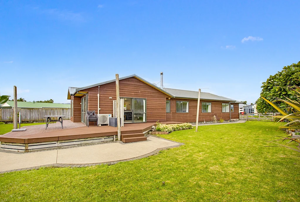Whitianga 3房  SUN. WOODFIRE. ENSUITE. WALK TO TOWN.