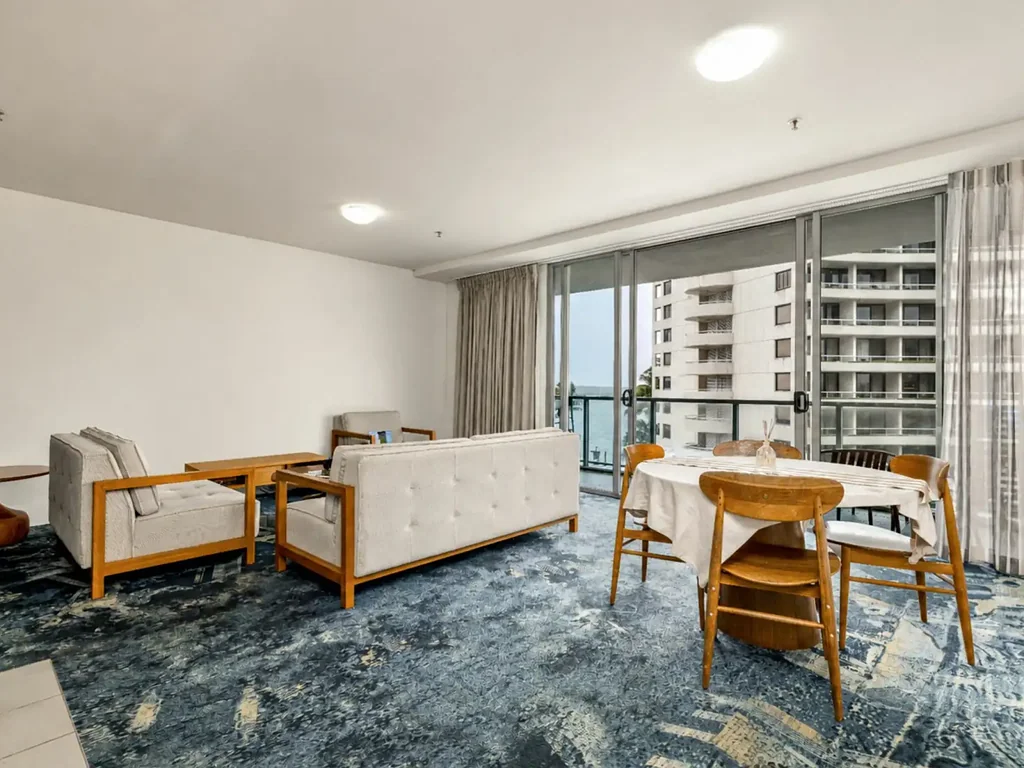 Cairns City 1房  Elevated Inner-City Living — City, Mountain & Trinity Inlet Views