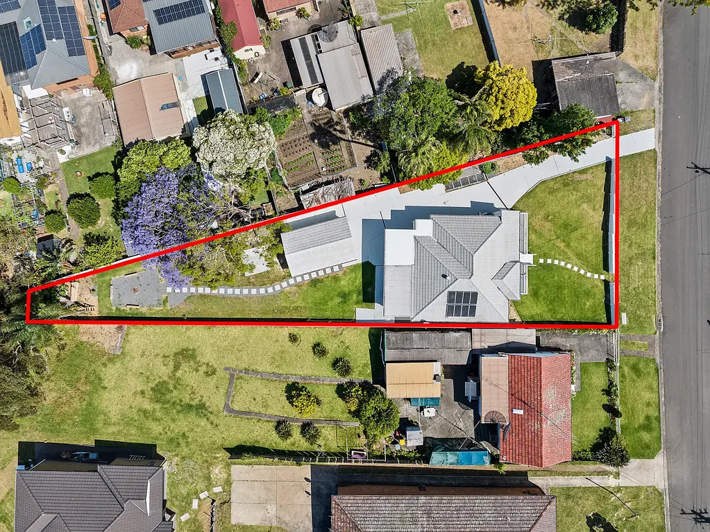 Lake Heights 4房 24米临街宽度 1042平米平地 海滨瑰宝 即时入住 增建潜力 双收入可能 舒适海岸风格 高天花板 开放式布局 自然采光 设计师厨房 奢华浴室 黄金地段 湖边漫步 Rare 1,042m² Lakeside Sanctuary - Space, Style & Endless Possibility