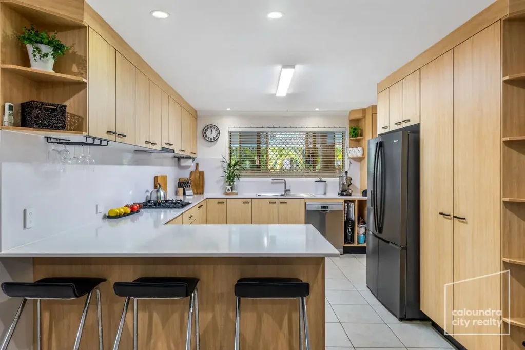 DISCOVER THIS FAMILY OASIS WITH LOW MAINTENANCE LIVING