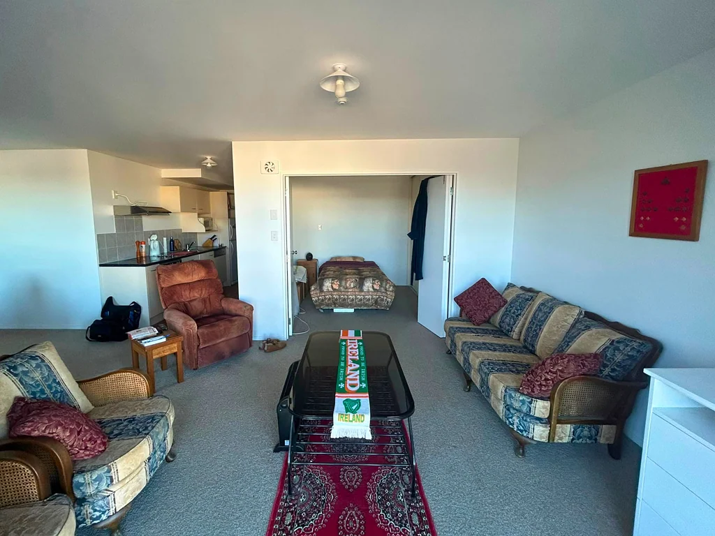 Unfurnished apartment in the gated Mountain View Apartments