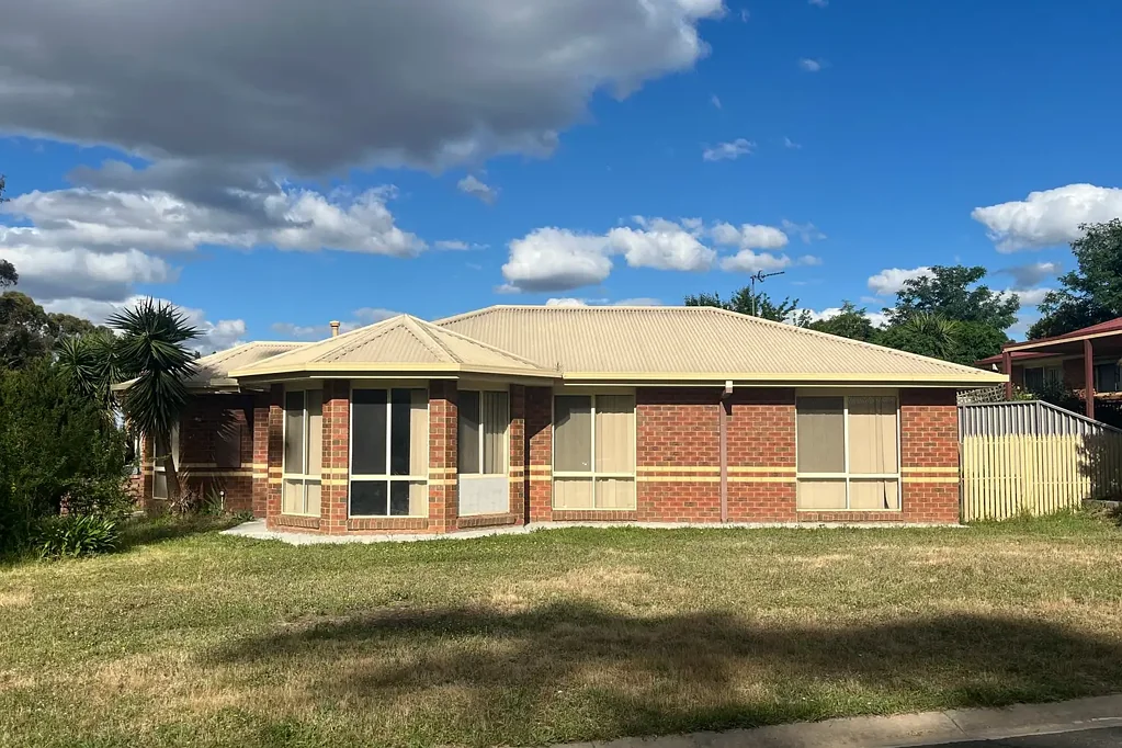 21 Ennor Place, Kangaroo Flat, VIC 3555
