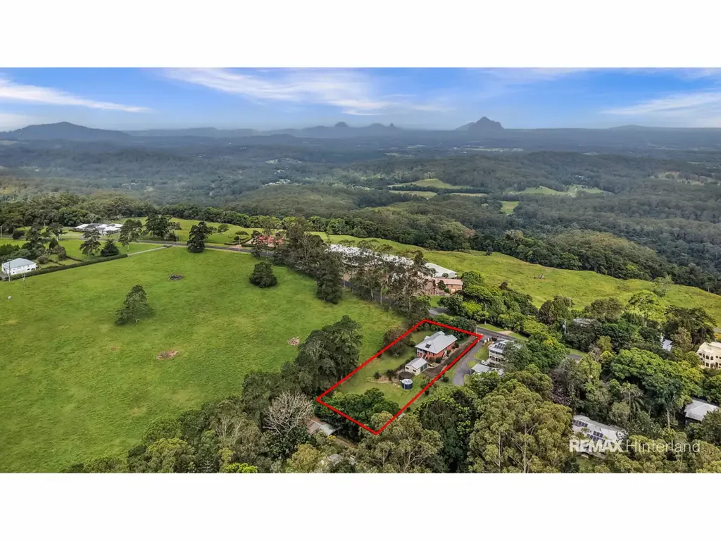 Maleny 3房  Space, Character and a Mountain View Road Address - This Is the One!