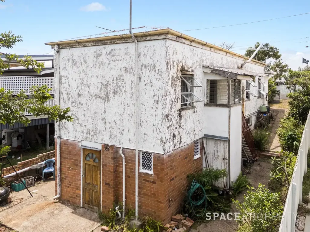 30 Lewin Street, Bardon, QLD 4065