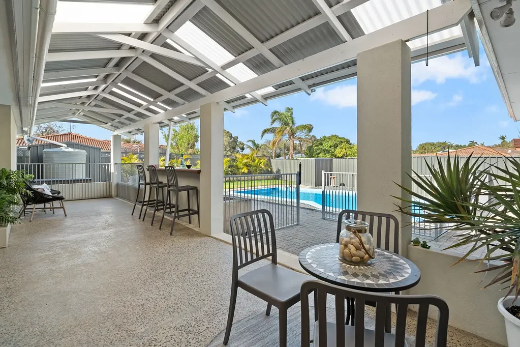 1 Monash Court, Halls Head, WA 6210