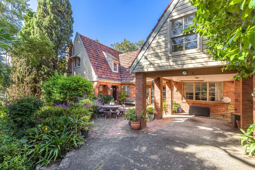 Balgowlah Heights 4ห้องนอน A Hidden Gem with Endless Potential – First Time Offered in 47 Years