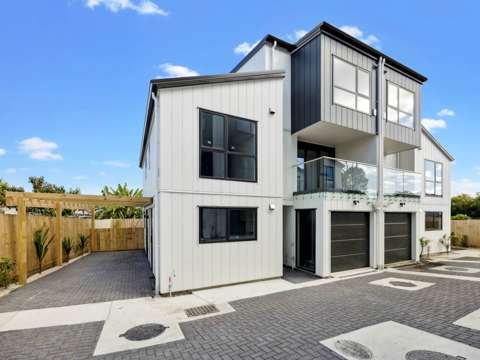 Henderson 2房  Two Bedroom With Large Carport On Corner Site