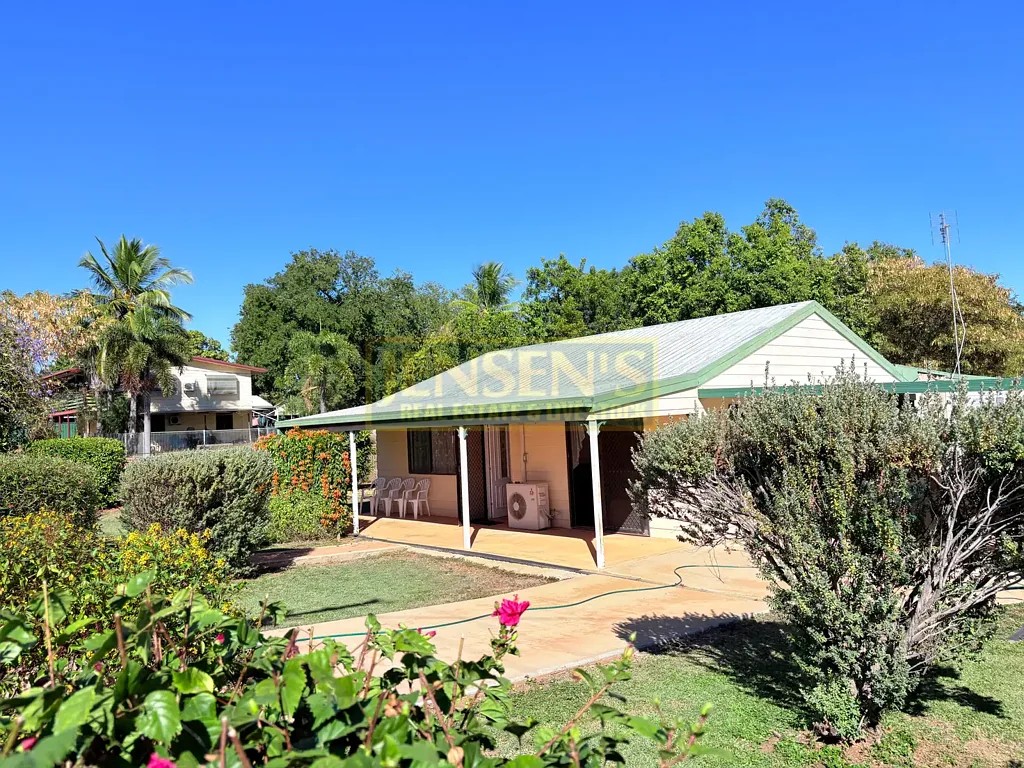 Richmond Hill 3ห้องนอน Charming Cottage Home with Self-Contained Granny Flat