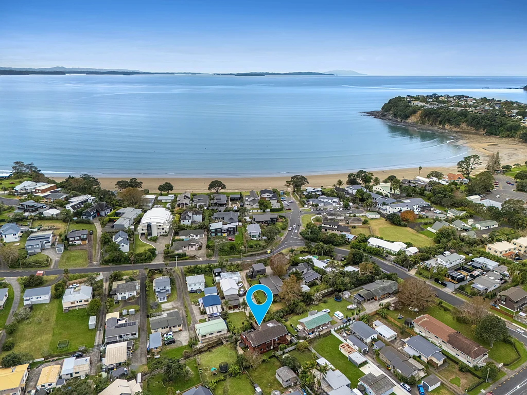 Stanmore Bay 6房  Spacious Home Steps From Stanmore Beach