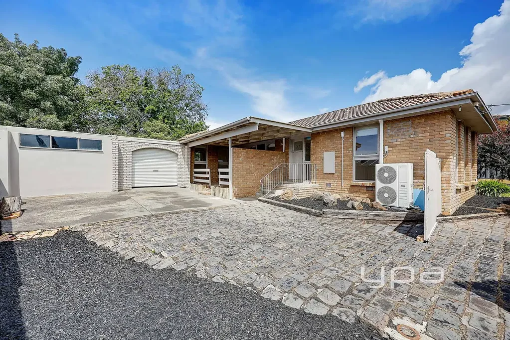 5 Kingsmere Close, Gladstone Park, VIC 3043