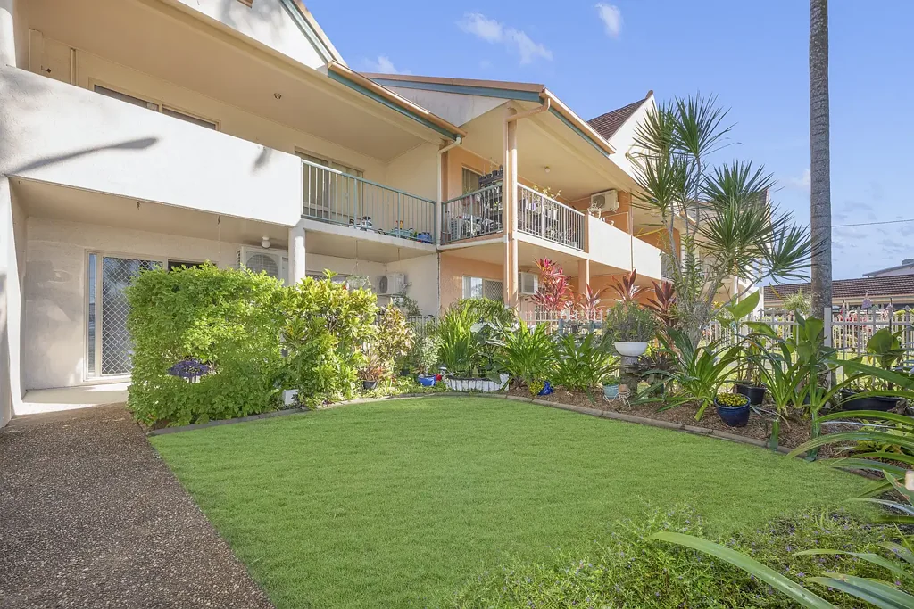 Kirwan 2कमरा Ground Floor, Private Garden, Amazing Opportunity !