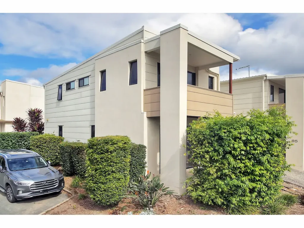 Dakabin 2 Bedroom Modern 2 level townhouse
