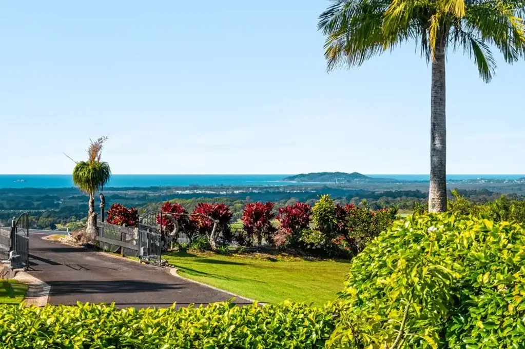Coorabell 5 Slaapkamer One of the Byron Hinterland's Most Spectacular View Estates - 180Â° Ocean, Lighthouse & Julian Rocks Panorama."