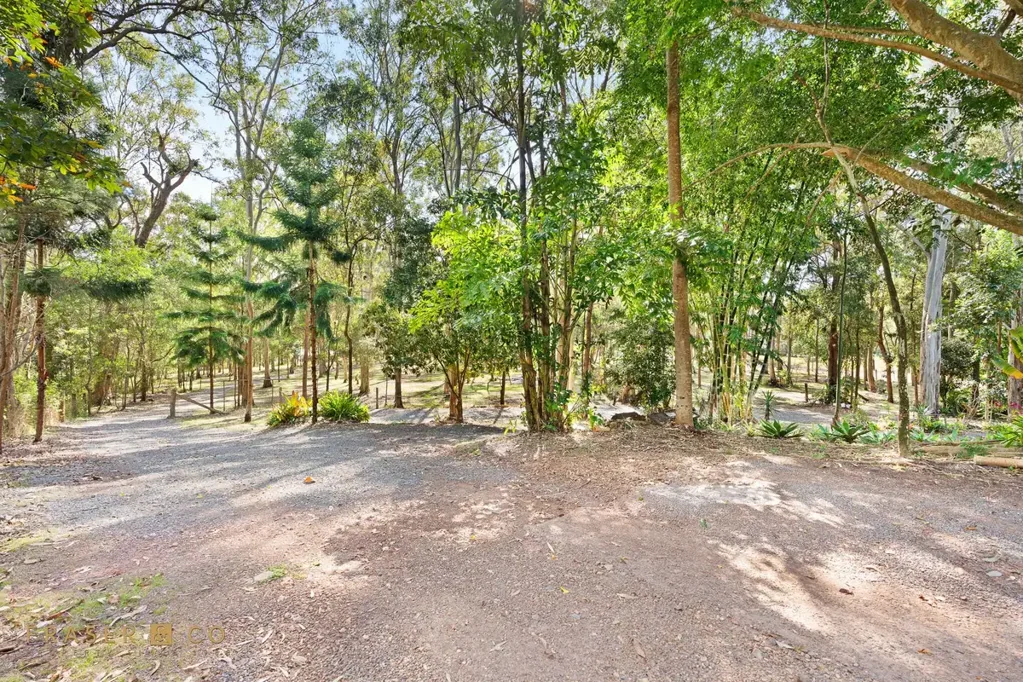 Amamoor 4غرفة نوم Affordable Acreage, Renovator’s Delight - Endless Potential