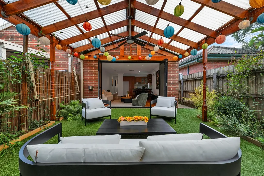 Coburg 3 Bedroom Energy-Efficient Living Steps from Merri Creek