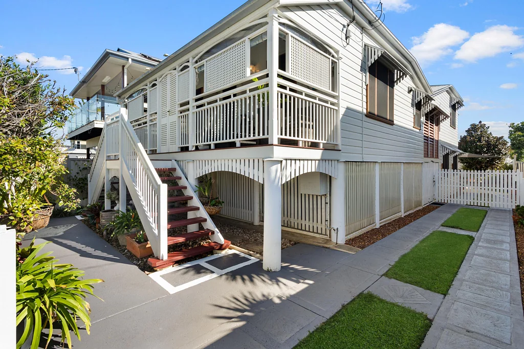 Woody Point 4chambre Bayside character home metres from the foreshore