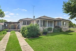 5 Hendren Place, Colyton