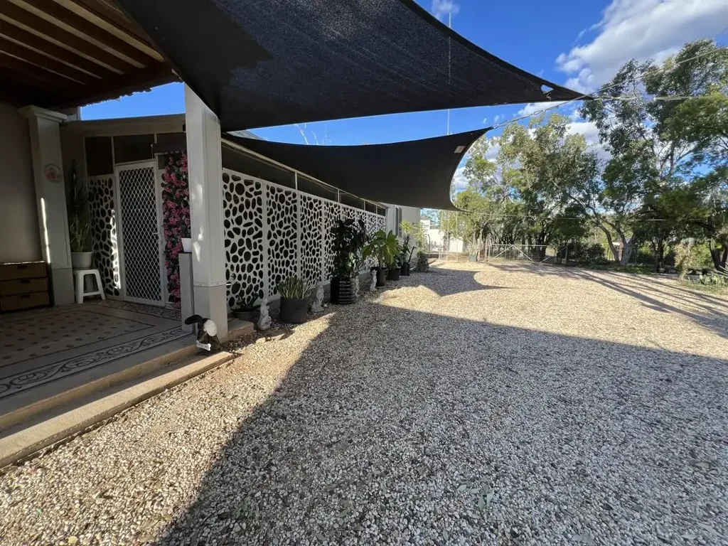Lightning Ridge 3ਬੈੱਡਰੂਮ Spacious, off the grid 3 bedroom home.