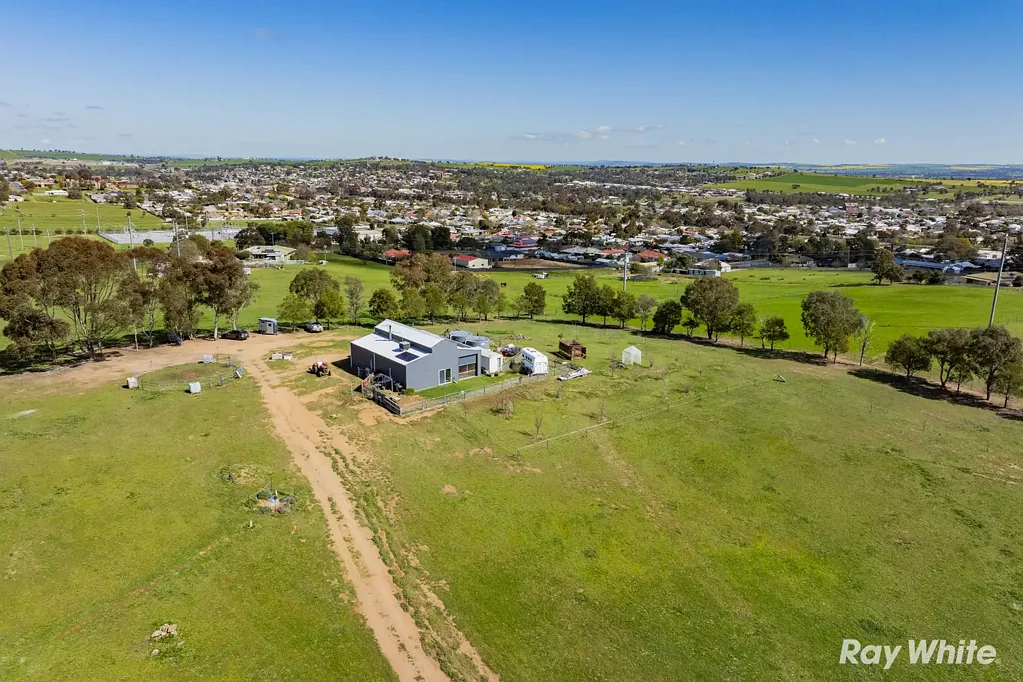 Junee 1Phòng ngủ 10 Hectares Overlooking Town with Subdivision Approval