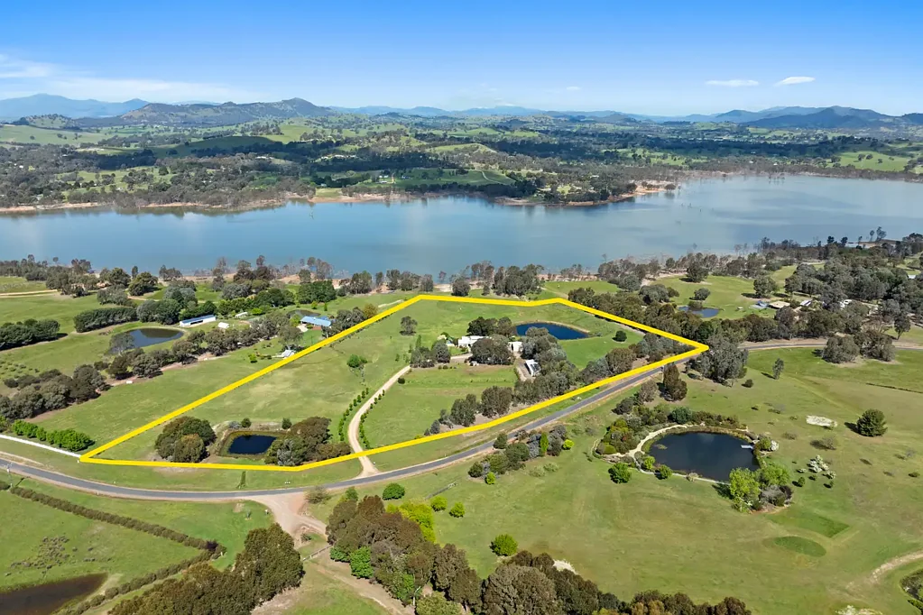 Mansfield 4房  Retreat To A Relaxed Lakefront Lifestyle With 14 Usable Acres