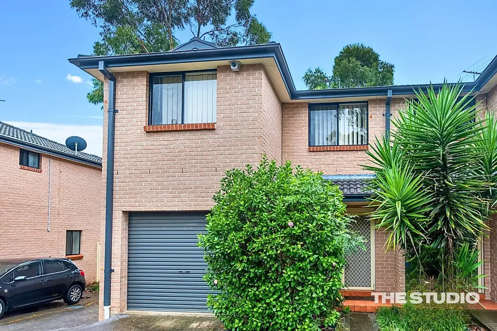 Peaceful Living Meets Urban Convenience – Ideal Townhouse Near All Amenities