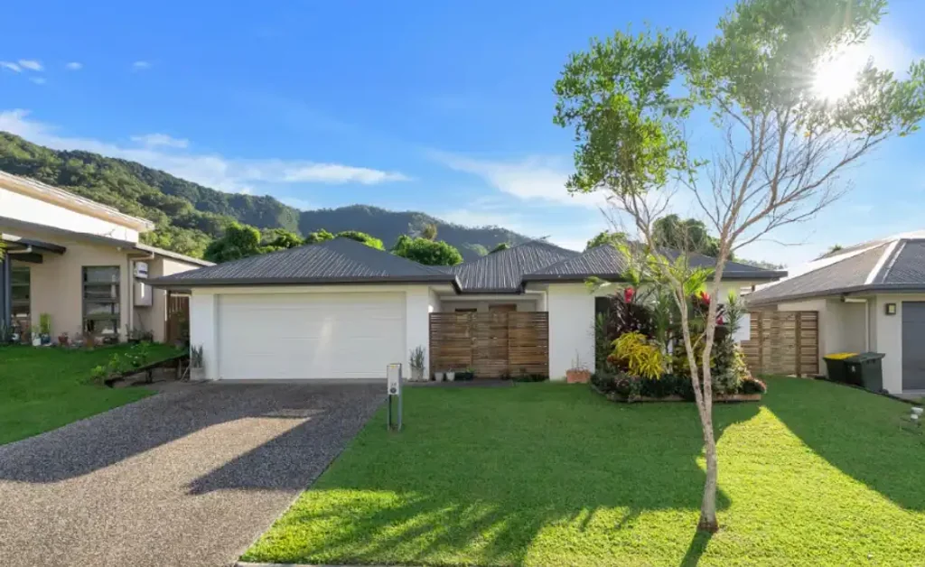 Bentley Park 4房  Contemporary Designer Living with Parklands, Creeks, Solar Power & Seamless Indoor-Outdoor Flow