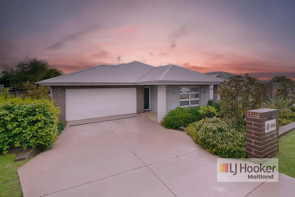 "SPACIOUS CONTEMPORARY FAMILY HOME"