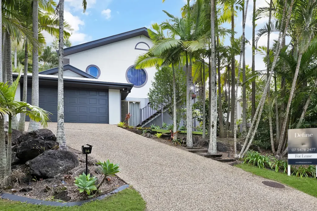 Elevated, quiet, cul-de-sac location in Headland Park Estate.