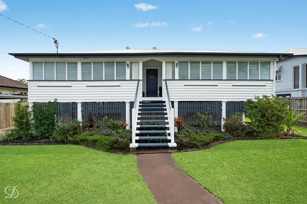 3-Bedroom Home with Study in the Heart of Mitchelton