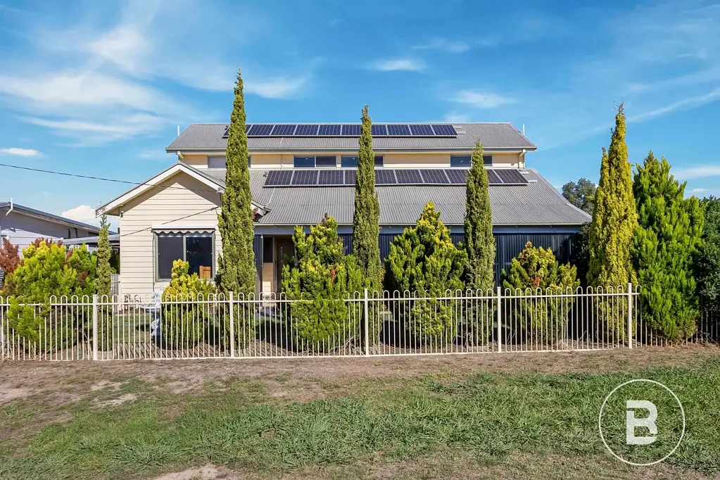 Ararat 4房  SPACIOUS FAMILY HOME WITH SHEDDING