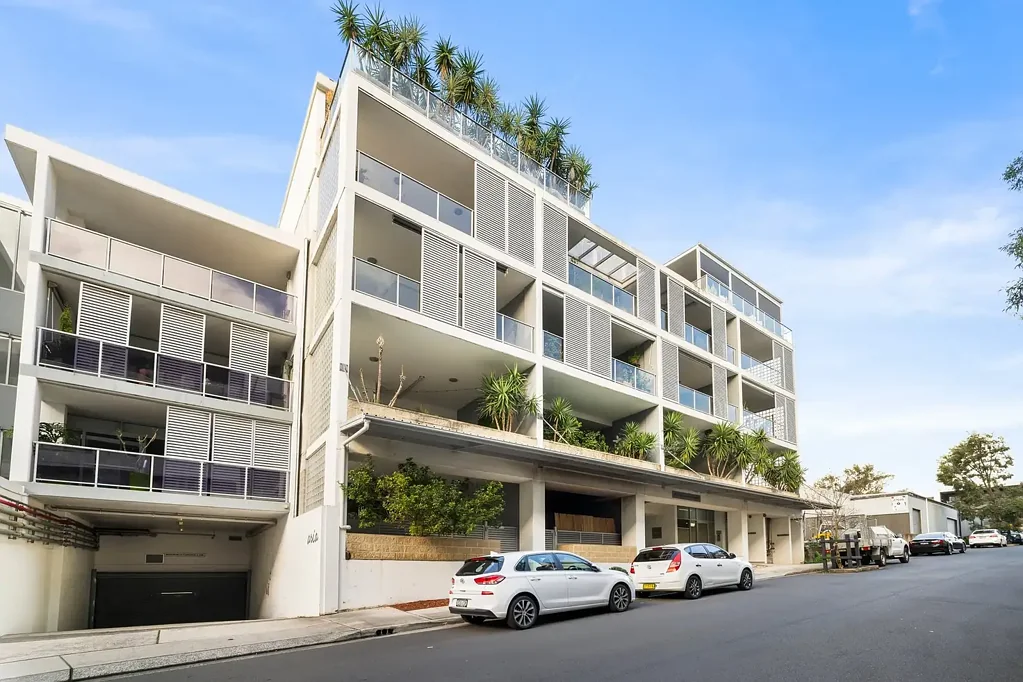 Mortlake 1 Bedroom URGENT SALE Stylish 1  Bedroom Apartment + 2 car spaces & Storage