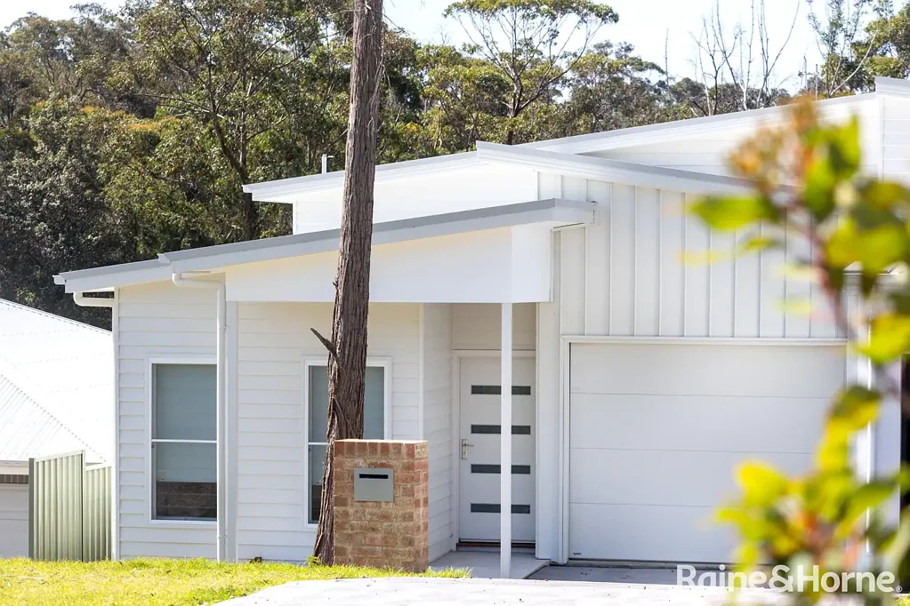 Mollymook 4房  Sunlit Coastal Living with Effortless Style